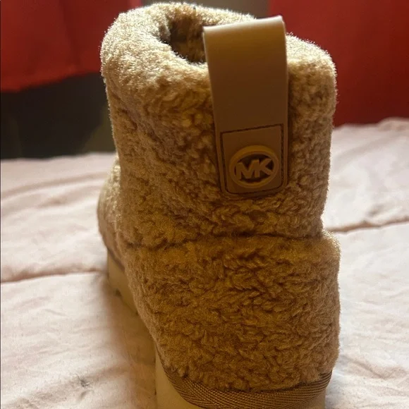 Michael Kors Tan Kids Slippers - Picture 2 of 2